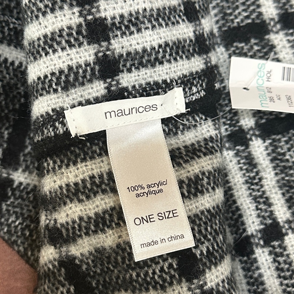 NWT Maurices Infinity Scarf Black and White Patterned sweater knit multi-way - Picture 6 of 15